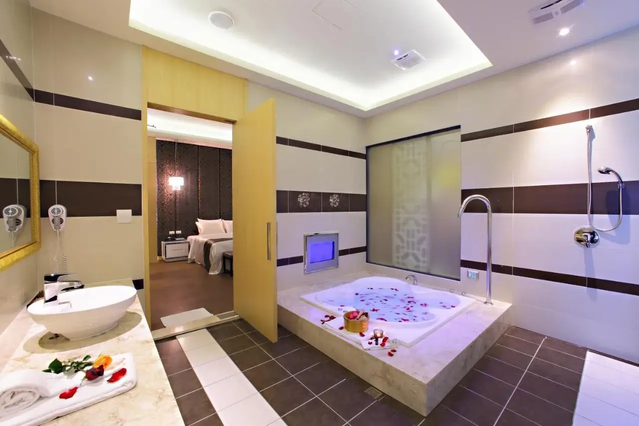 台中汽車旅館推薦懶人包，必住熱門特色汽旅-Motel休息親子住宿KTV-艾菲爾文化旅店