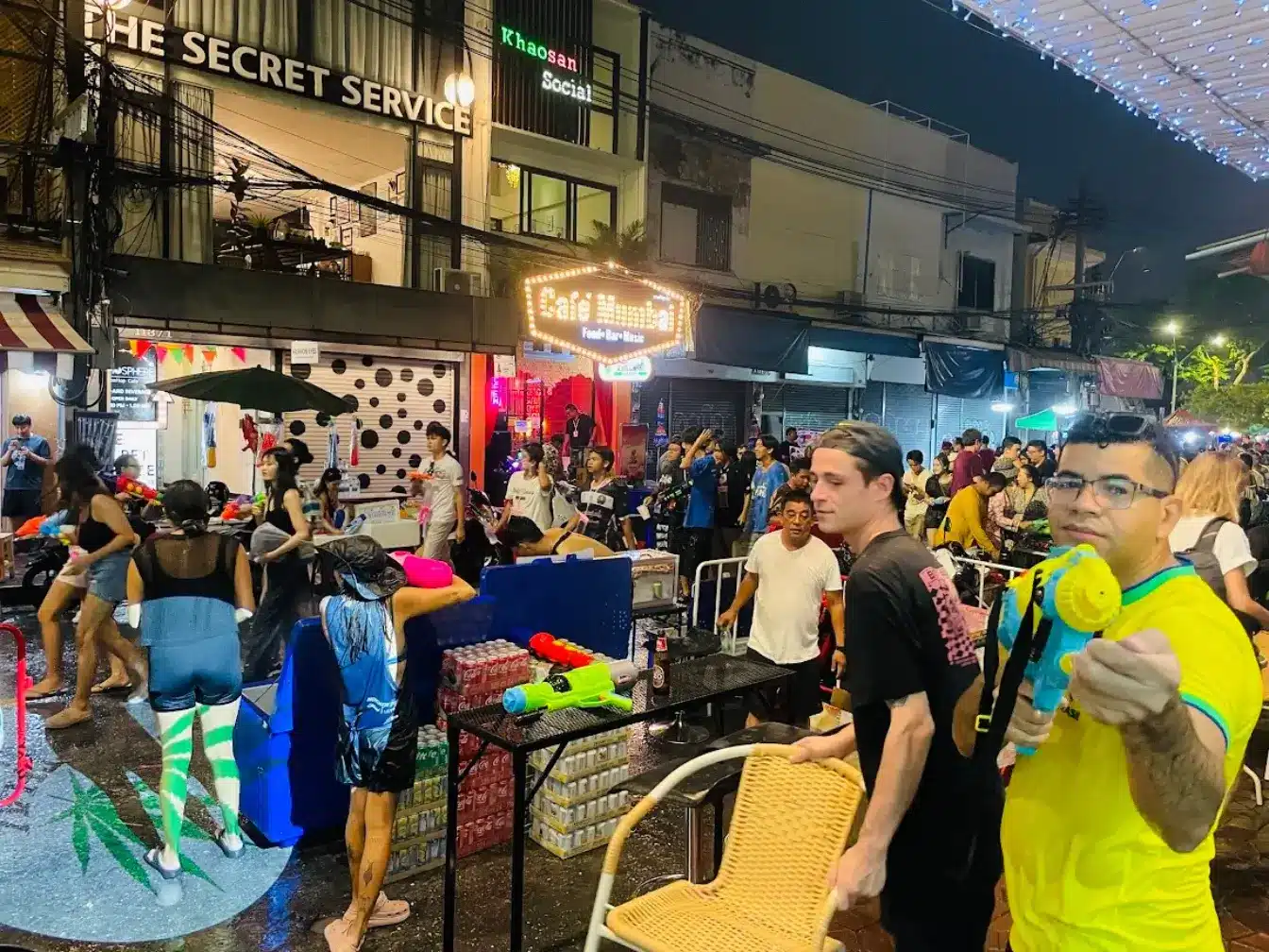 thailand-songkran-festival-2025泰國潑水節攻略日期電音派對傳統儀式必玩戰區 (2)
