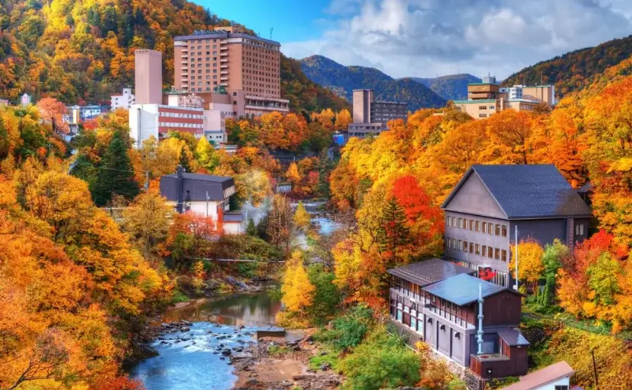 hokkaido-autumn-leaves-北海道賞楓-北海道紅葉時間-熱門賞楓景點推薦-定山溪