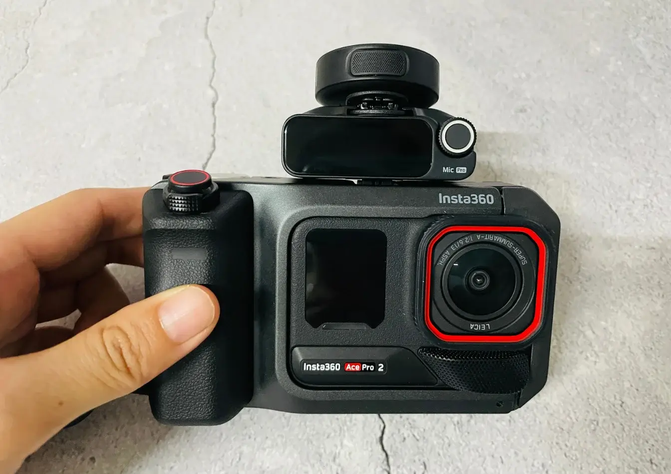 insta360-micpro-review-Insta360 Mic Pro 值得買嗎？E-Ink 無線麥克風開箱評價與優缺點 (4)