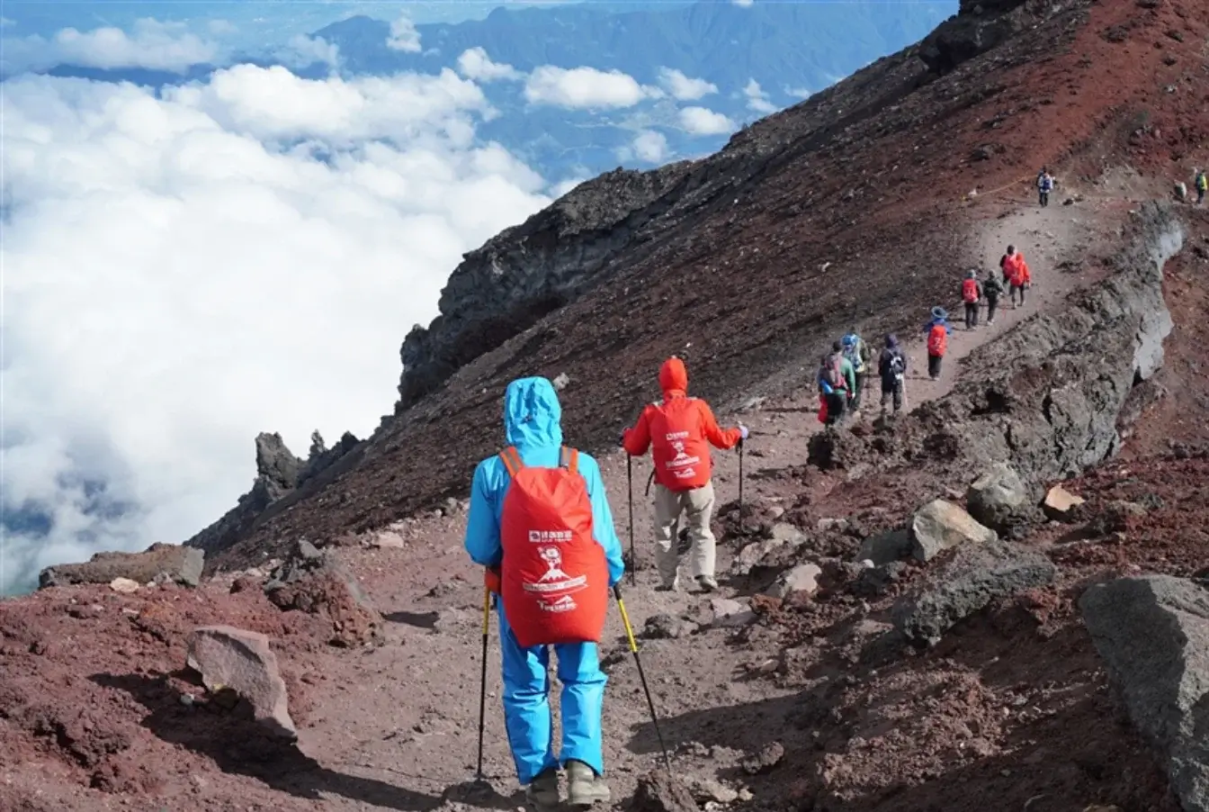 富士山登山旅行團推薦2026》日本當地團vs台灣團怎麼選一次看! - 第1張圖 fuji-climbing-tour-富士山登山旅行團推薦 (2)